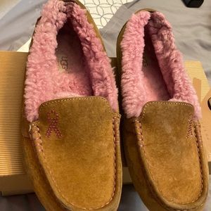 UGG Australia Breast Cancer edition slippers/moccasins